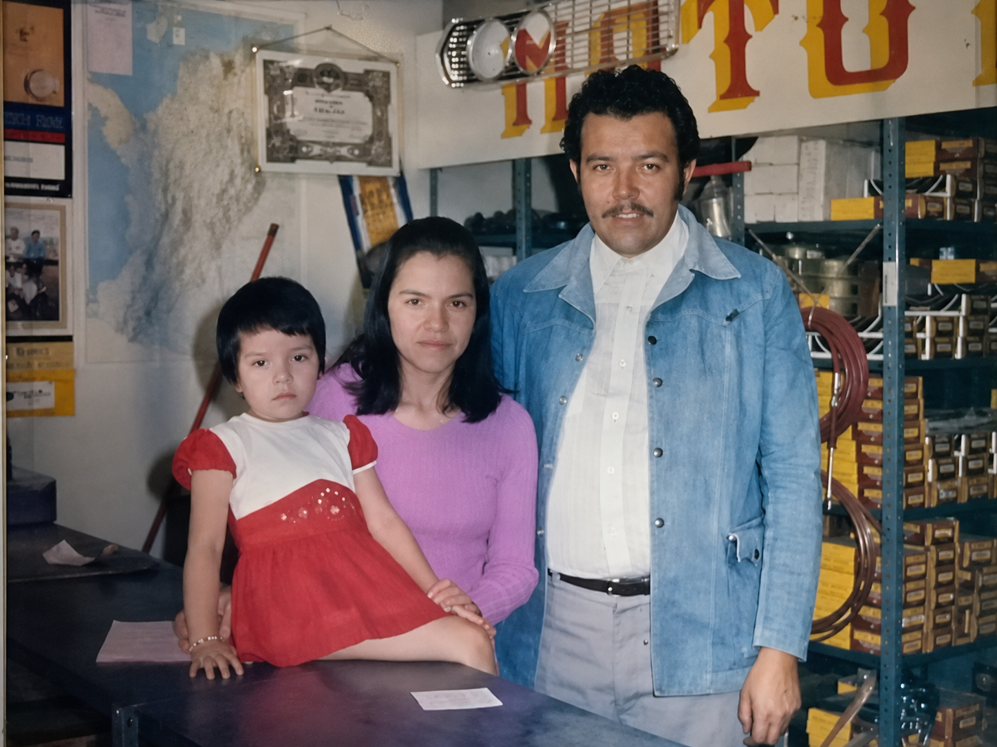 José Antonio Torres Sanabria y Margarita Chaparro Becerra, fundadores de Repuestos MCHB en 1975